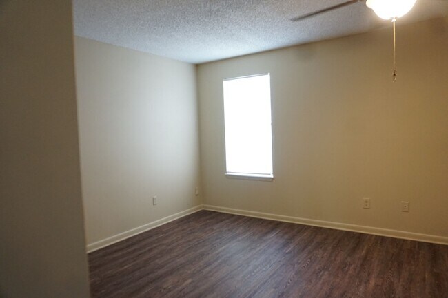 Foto del edificio - 5528 Greatpine Ln S