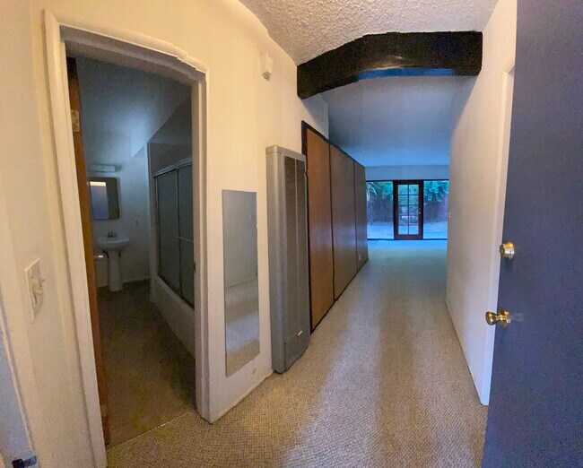 Foto del edificio - 317 Monterey Rd