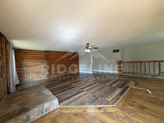 Building Photo - Country Living on 5 Acres | 3 Bed • 2 Bath Log Home | Shelley, ID