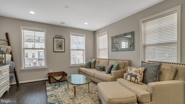 Building Photo - 516 Pebblebrook Ln