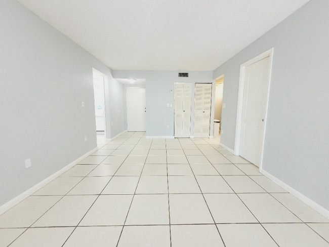Building Photo - 3611 SW 117th Ave