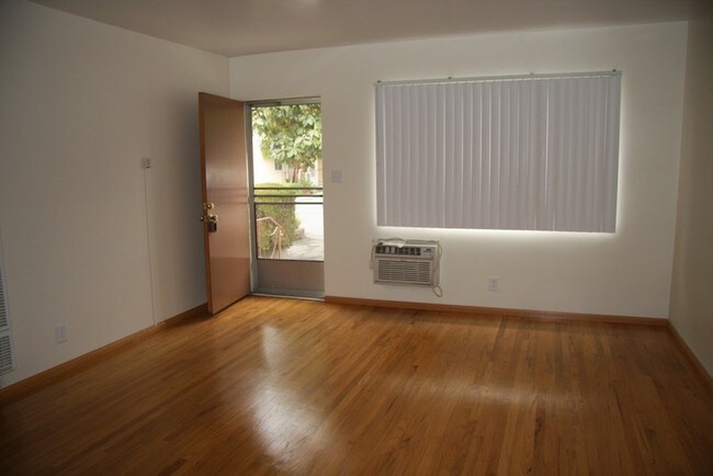 Building Photo - 908 E Chevy Chase Dr