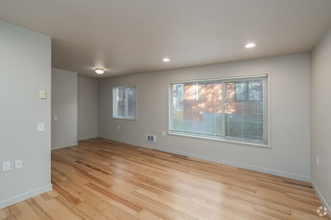 1BR, 1BA - 725SF - Living Room - 844 BG HANDEL APTS