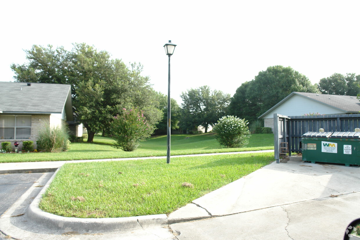 Building Photo - River Reach Apartments