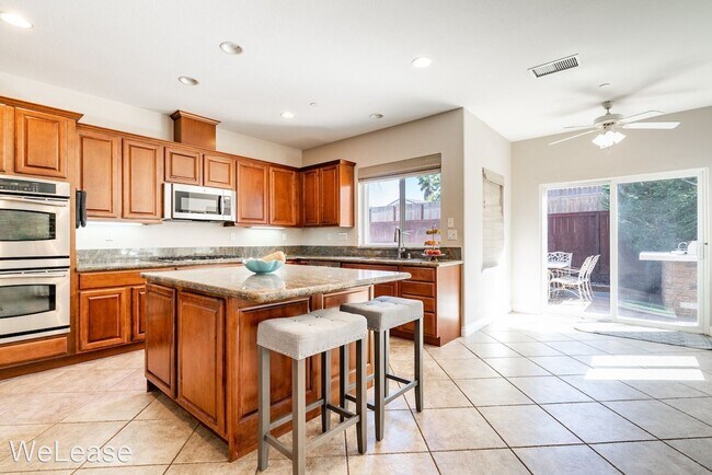 Building Photo - 5 br, 3 bath House - 2071 Sole Glen