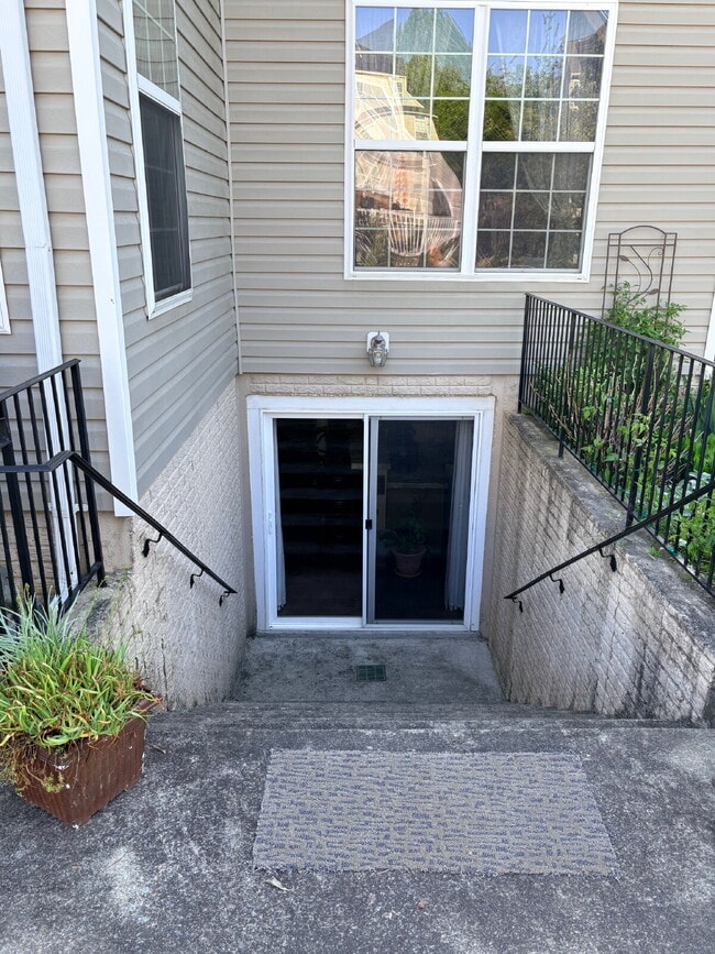 Building Photo - 116 Greenwich Dr