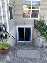 Building Photo - 116 Greenwich Dr