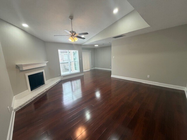 Foto del edificio - 9707 Richmond Ave.