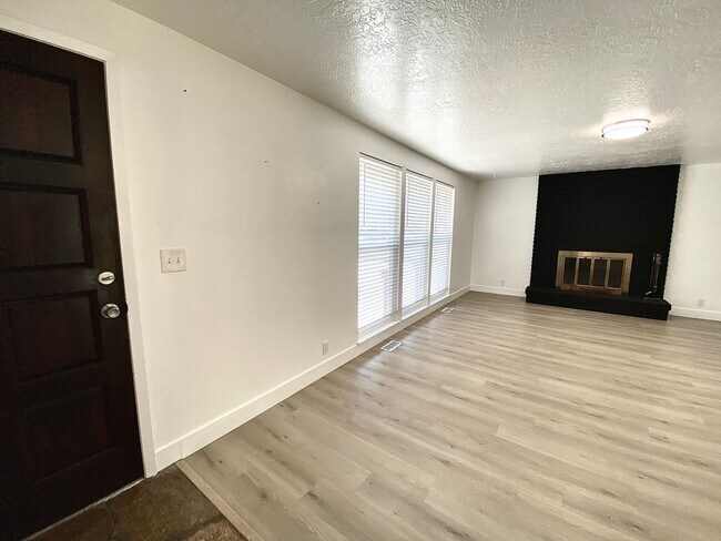 Foto del edificio - 3 bedroom 2 Bath 2 Car Garage Single Level Home near Micron and BSU