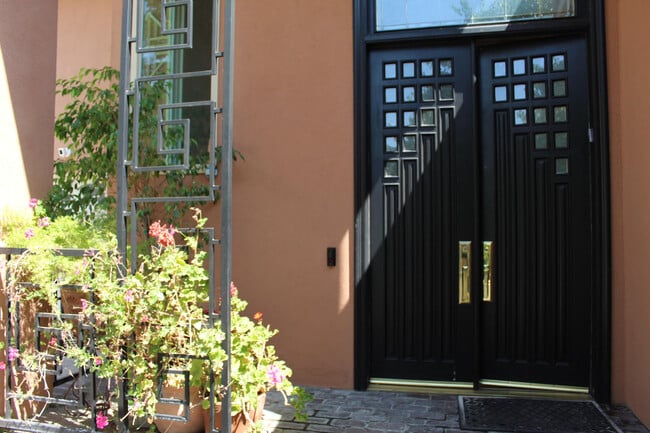 Building Photo - 4400 Portico Pl