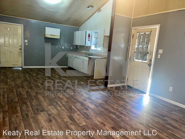 Building Photo - 3 br, 2 bath House - 100 Sternberg Dr