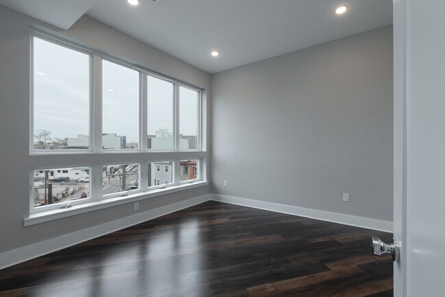 Foto del edificio - The Cornerstone (1555 Ridge Ave)