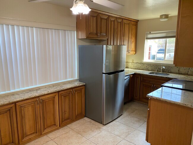 Kitchen view 1 - 1339 Pomeroy Ave