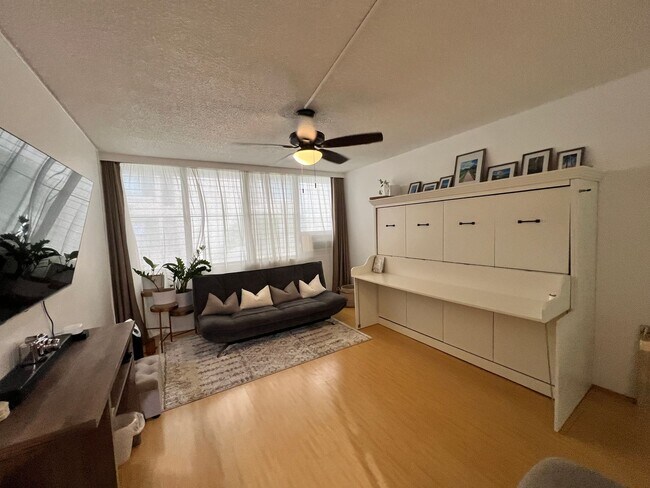 Building Photo - Ainahau Gardens fully furnished studio ava...