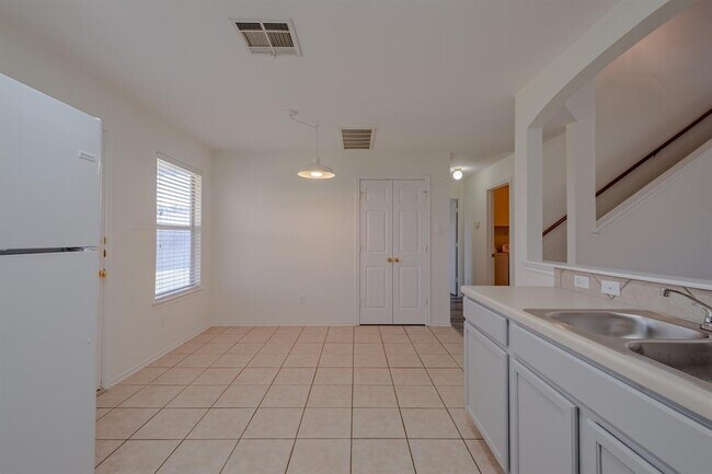 Building Photo - 2202 Piedmont Ct