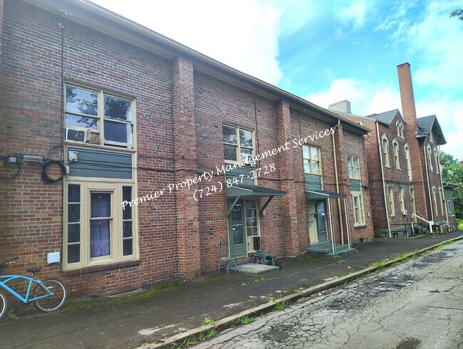 Foto del edificio - 415 N Main St