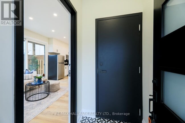 Photo du bâtiment - 6 Luttrell Ave