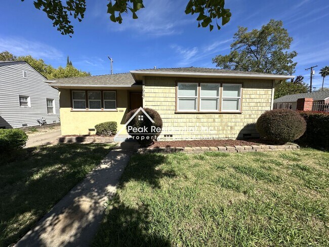 Building Photo - Charming 2bd/1ba House with Garage near UC...