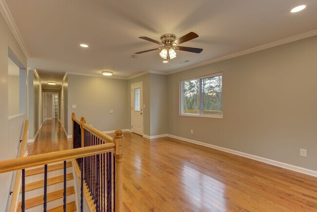 Building Photo - Spacious 5 Bedroom Home in Ooltewah with Basement & Workshop!
