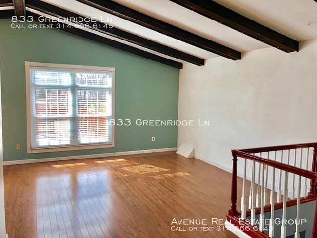Building Photo - Spacious and Bright 3 Bedroom Home