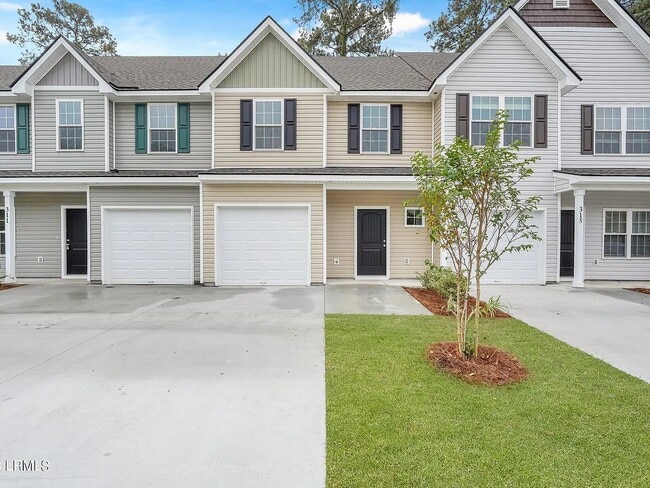 Building Photo - 313 Dante Cir