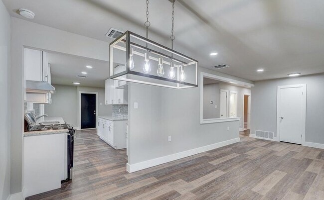 Building Photo - 850 Timber Dr