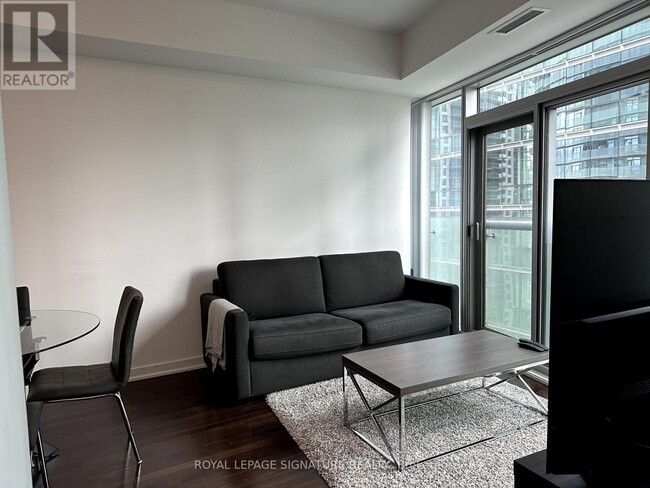 Building Photo - 14 York St