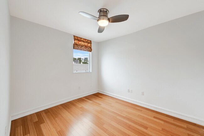 Building Photo - 1532 Drexel Ave