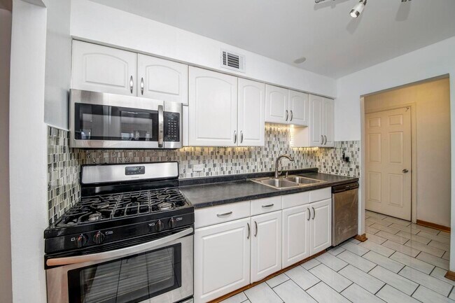 Foto del edificio - 5300 Carriage Way Dr