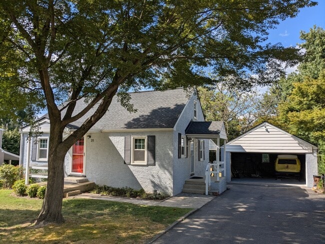 Building Photo - 31 Beechwood Ave