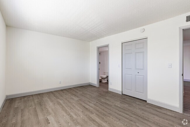 2HAB, 2BA - 1,100 ft² - Nordica Bay