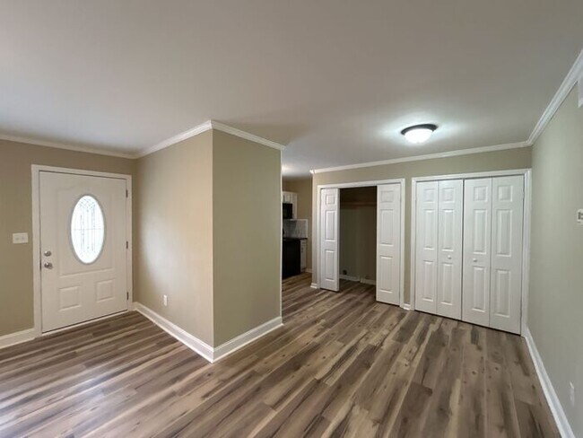 Foto del edificio - T.R. Lawing Realty Property