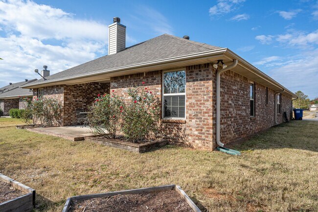 Building Photo - 4 Bedroom Single Family Home For Rent