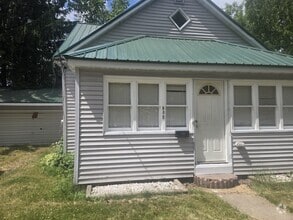 Building Photo - 532 Cedar St