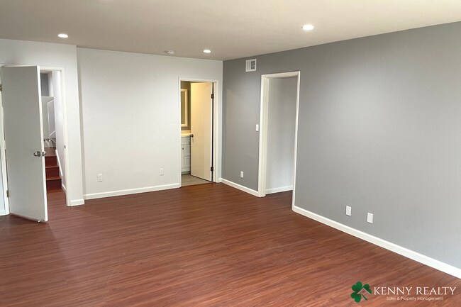 Foto del edificio - Spacious Six Bedroom, Three Bathroom Home ...