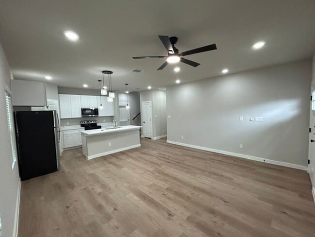 Building Photo - 9007 Glen Mont Dr