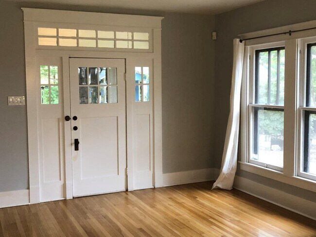 Foto del edificio - 2107 Newton St