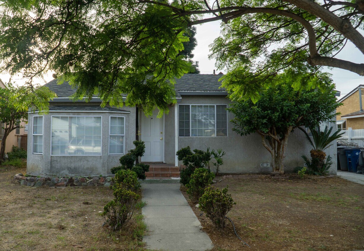Primary Photo - 15223 Daphne Ave