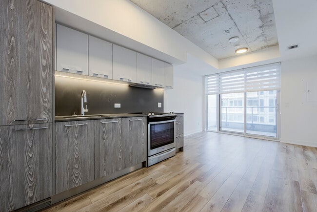 Photo du bâtiment - 30-730 Baseball Pl