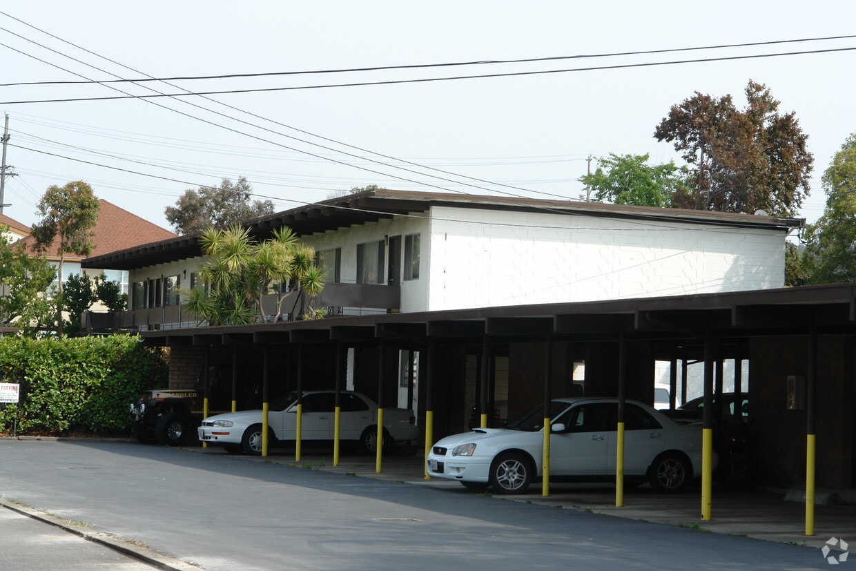 Primary Photo - Hacienda Apartments