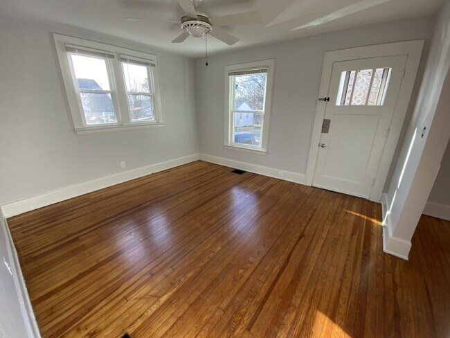 Foto del edificio - 705 Maple Ave