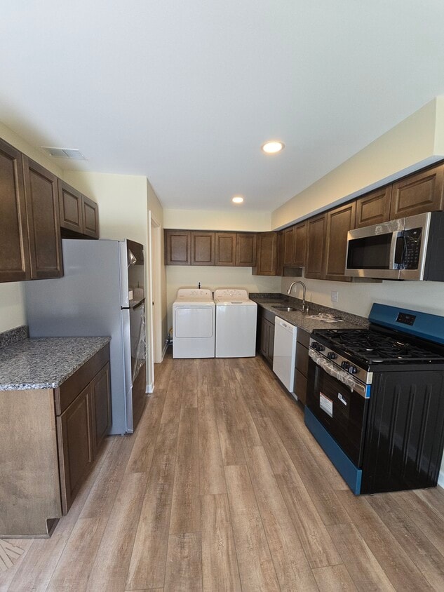 Kitchen - 41215 S Woodbury Green Dr