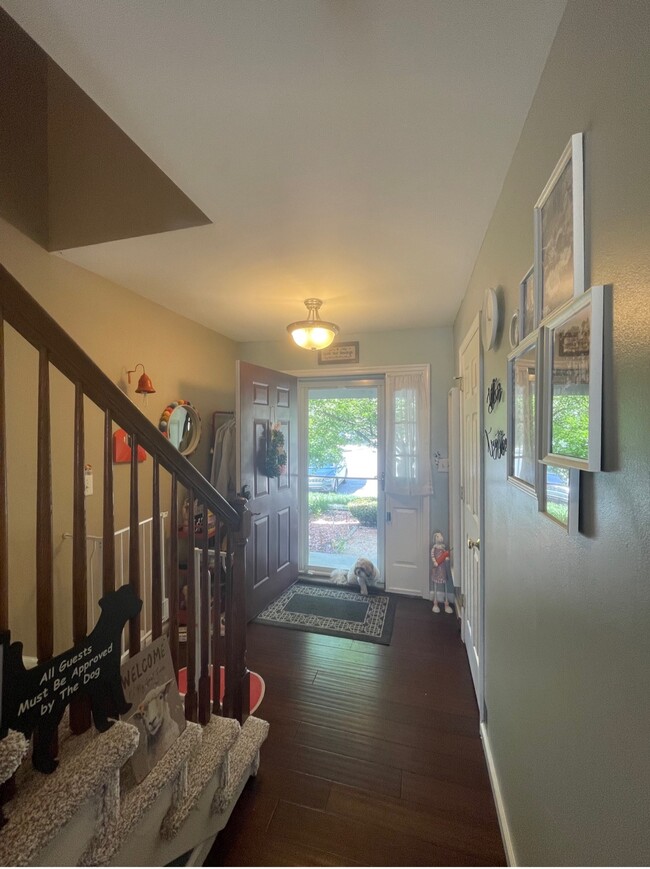 Foyer 1 - 1009 Balley Dr