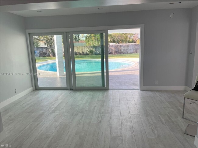 Foto del edificio - 3 br, 3 bath House - 10945 SW 172nd Ter # 0 0