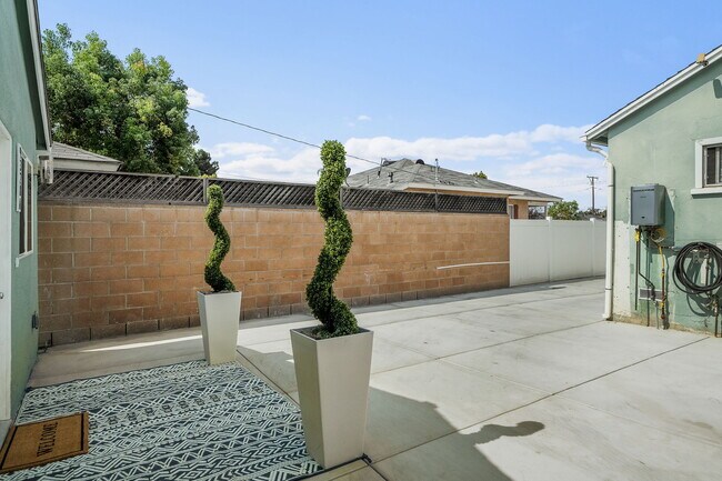 Building Photo - 9328 Firebird Ave