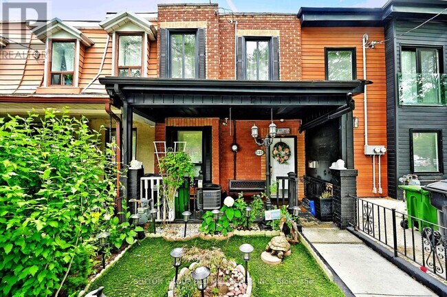 Photo du bâtiment - 125-125 Lansdowne Ave