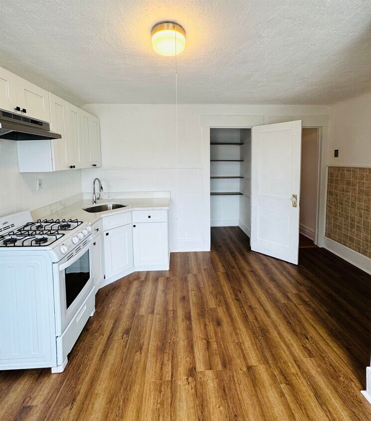 Foto principal - 408 Belgrove Dr