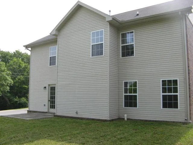 Foto del edificio - 500 Twin Oaks Cir