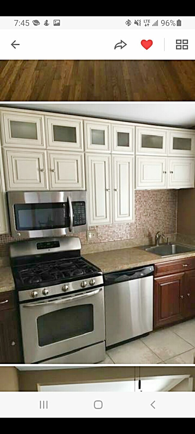 Kitchen - 3246 W 110th St