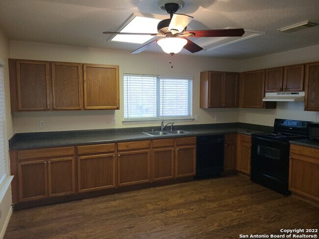 Building Photo - 3 Bedroom with Game Room!